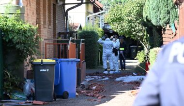 Zwei Männer tot: Mutmaßlicher Mörder nach Hausbrand auf der Flucht | Regional