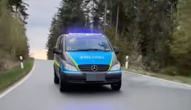 Polizei zieht dieses Auto aus dem Verkehr: Aufschrift ähnelt ihr sehr | Regional