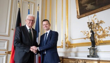 Delegationstrip - Kretschmann in Frankreich: Nur gemeinsam werden wir bestehen - Politik