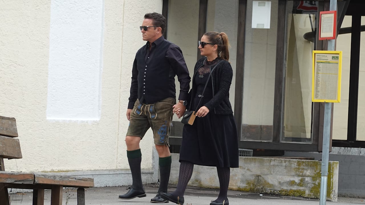 Stefan Mross: In Lederhosen nimmt er Abschied von seiner geliebten Mama | Unterhaltung