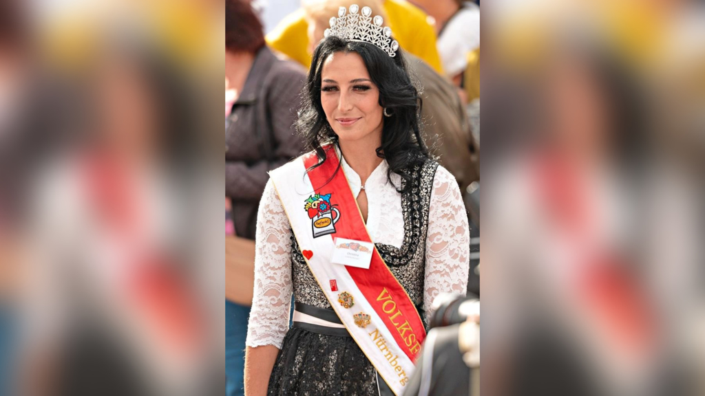 Christina Späth ist auf dem Nürnberger Herbst-Volksfest das royale Aushängeschild