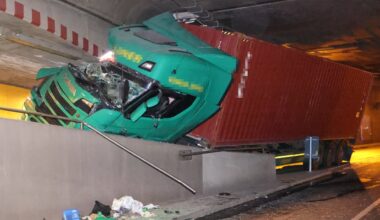 Fahrer alkoholisiert: Heftiger Lkw-Unfall im Berliner Tiergartentunnel | Regional