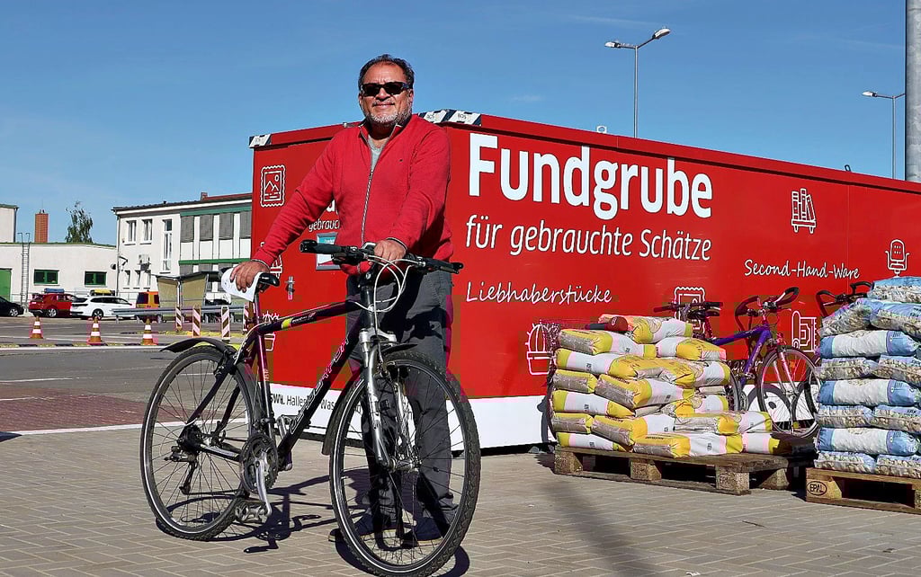 Glücklich über seinen Fund: Francisco Amaya will das Fahrrad richtig flottmachen und für einen guten Zweck weitergeben.