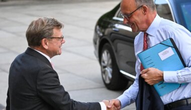 Botschafterkonferenz in Berlin: Merz will das Etikett des Außenkanzlers abstreifen - Politik