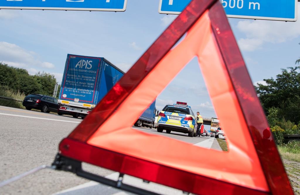 Zwei Verletzte nach Unfall auf der A8 im Kreis Augsburg