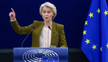 Gipfel mit Autokonzernen: Von der Leyen will laut Strategiepapier am Verbrenner-Aus festhalten