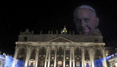 Drohnen über Vatikan: Musk-Bruder lässt Papst Franziskus auferstehen | Geld