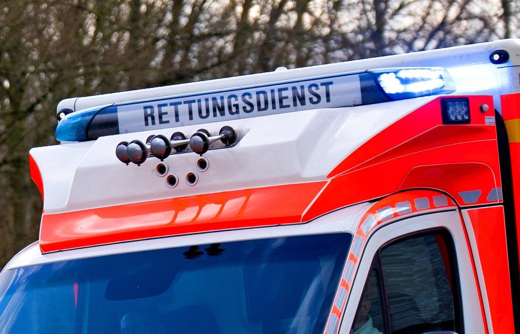Unfall auf der A8: Zwei Personen schwer verletzt