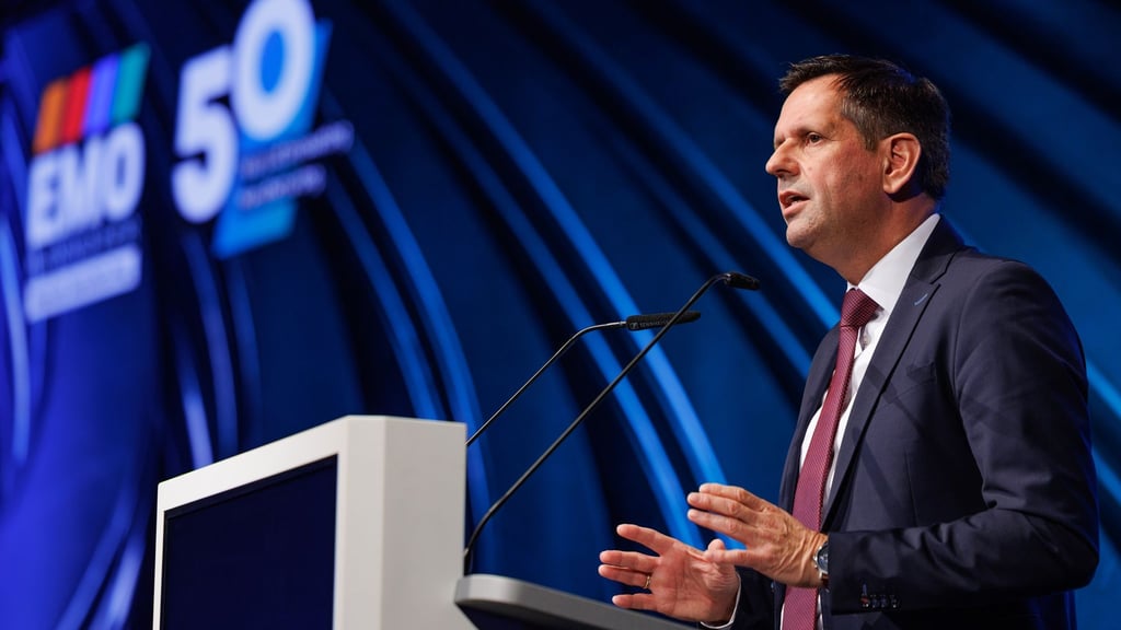 Kriselnde Industrie sieht Wege zu Investitionen und Jobs