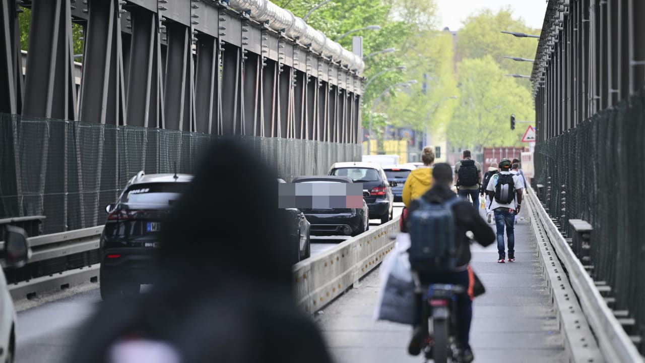 Gunnar Schupelius: Der wahre Grund für den Stau an der Elsenbrücke | Regional