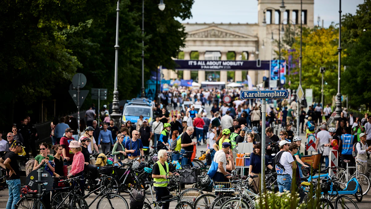 München: Hunderte Teilnehmer bei Fahrraddemo gegen IAA - München