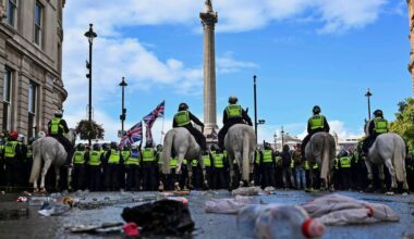 Starmer kritisiert Rechtsextreme, die "Flagge als Symbol für Gewalt" nutzen - Großbritannien