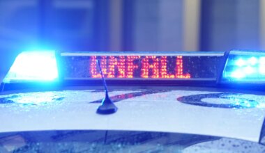Hamburg-Altona - Radfahrer prallt gegen Autotür – lebensgefährlich verletzt - Panorama