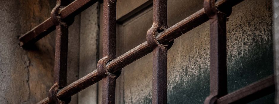 Mann vermisst Jacke in Wiesbaden und landet im Gefängnis