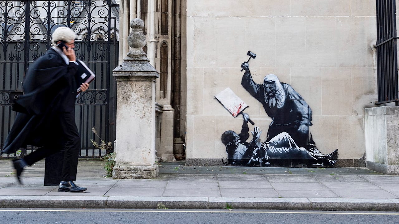 Banksy: Neues Kunstwerk ziert Gerichtsgebäude in London | News