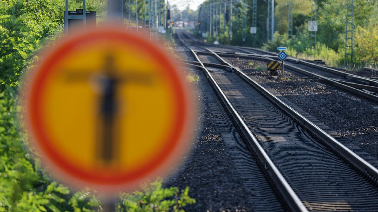 Nach Brand: Bahnverkehr zwischen Magdeburg und Berlin bleibt eingeschränkt | Regional