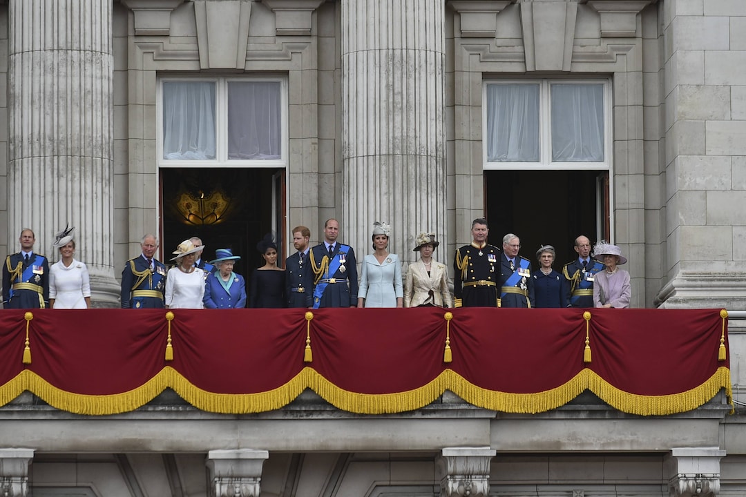 Katharine (ganz rechts) neben Royals wie Königin Elizabeth II., Harry, Meghan und Prinz Charles