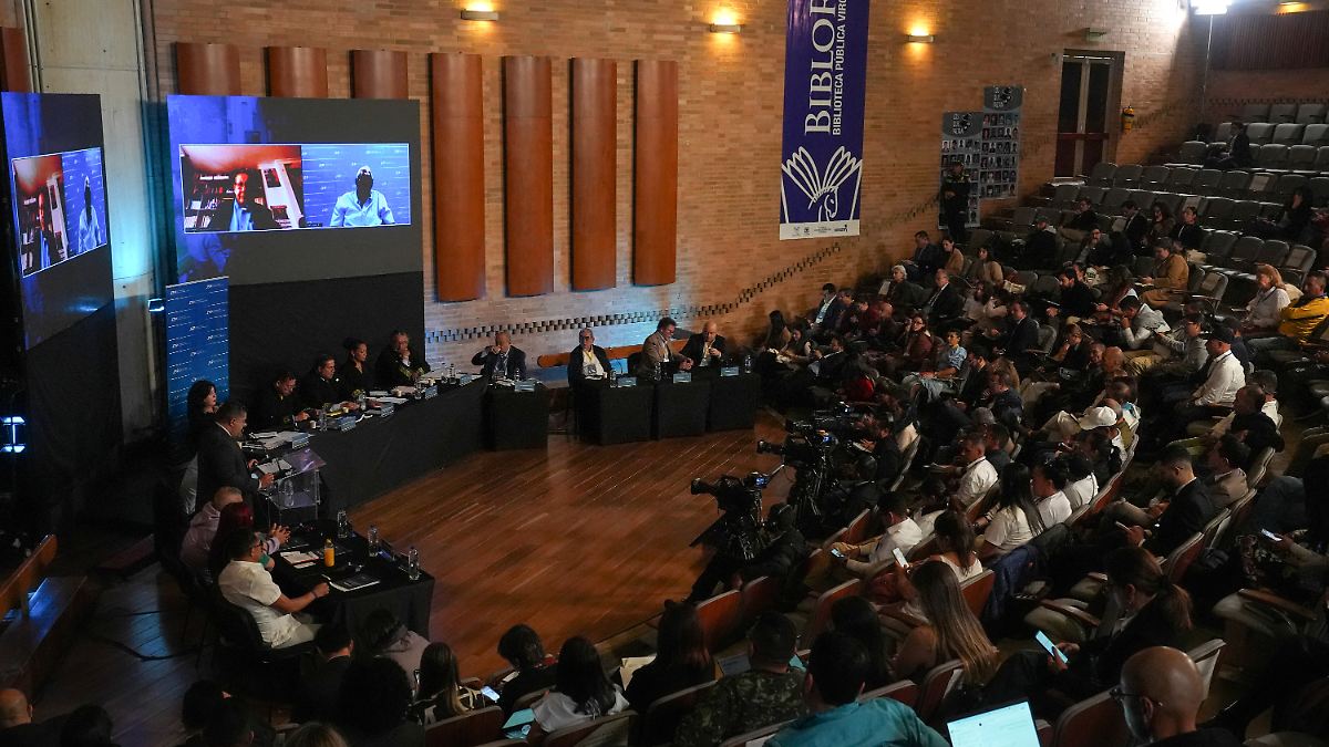 Urteil durch Sondergericht: Erstmals Farc-Rebellen verurteilt - Anführer müssen nach Opfern suchen