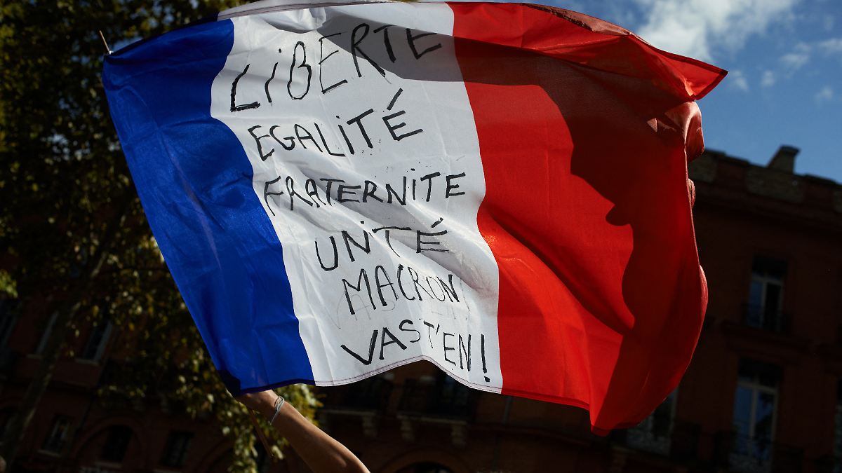 Kreditwürdigkeit herabgestuft: Rating-Agentur Fitch senkt Ausblick für Frankreich