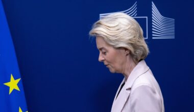 Wächst Ursula von der Leyen die Krise über den Kopf? Gleich zwei Misstrauensanträge drohen