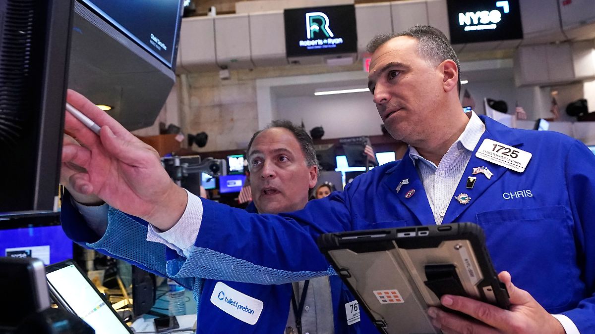 Nvidia heizt KI-Fantasie an: Wall Street marschiert weiter auf Rekordkurs