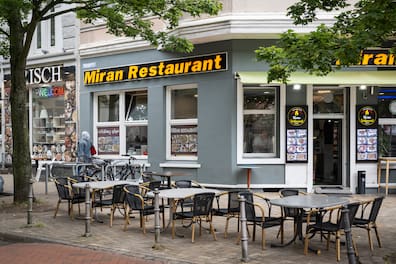 Ali Donyavizadeh schätzt die Grillspezialitäten des Restaurants Miran in Gaarden, die er sich gerne nach Hause mitnimmt.