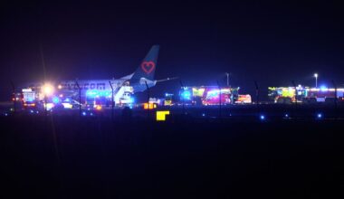 Flieger rollt bei Landung über Bahn hinaus