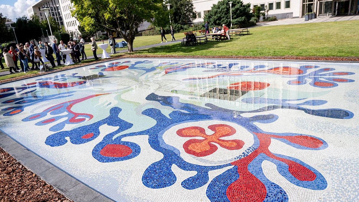 Berlin & Brandenburg: Denkmalgeschützter DDR-Mosaikbrunnen wieder in Betrieb