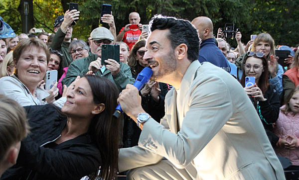 Giovanni Zarrella gibt Überraschungskonzert – Fans jubeln – Fotos