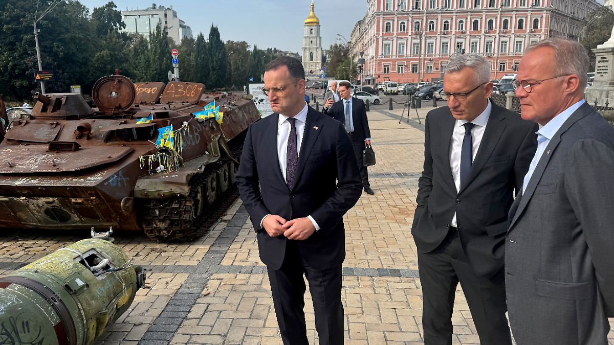 Europäische Abschreckung: Spahn will Atomwaffen in Frankreich und Großbritannien mitfinanzieren