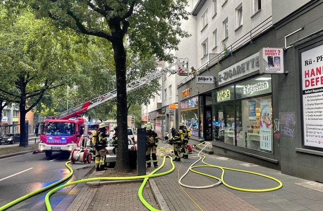 FW-E: Kellerbrand im Essener Stadtkern - Brandrauch breitet sich in mehreren Gebäuden aus