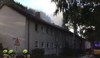 FW-GE: Dachstuhlbrand in Gelsenkirchen-Hassel - Bewohnerin gerettet, Feuerwehr im ...
