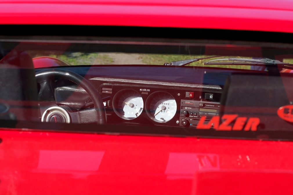 Cockpit des Gepard II, durch die Heckscheibe fotografiert