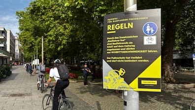 Diese Plakate hat Team Zastrow entlang der Hauptstraße aufgehängt.