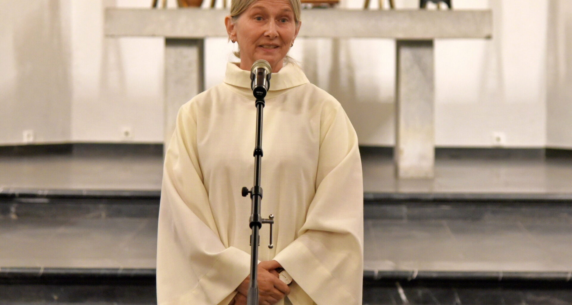 You are currently viewing Kartäuserkirche: Pfarrerin Charlotte Horn als Leiterin der Evangelischen TelefonSeelsorge Köln eingeführt