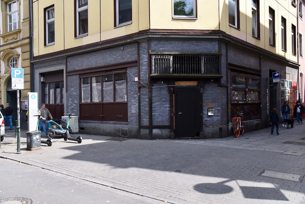 „Neue Perspektive für Düsseldorfer Kultkneipe – ‚Zwiebel‘ hat neuen Eigentümer“