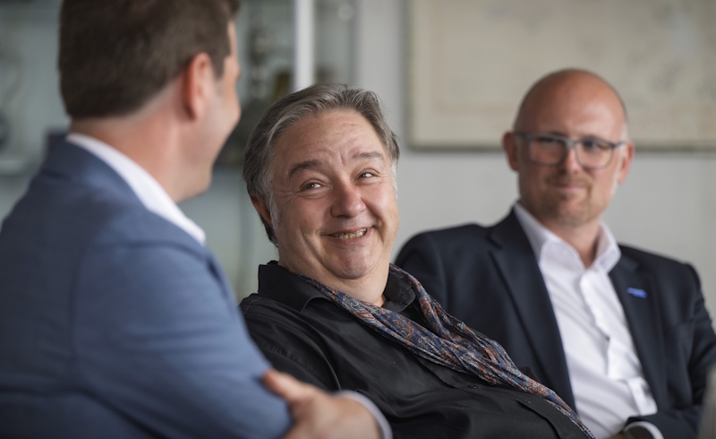Stefan Blunier unterzeichnet Vertrag als Generalmusikdirektor der Duisburger Philharmoniker