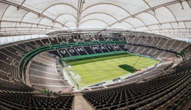 Innenansicht des kompletten Stadions von Eintracht Frankfurt, man blickt von einem der obersten Plätze auf das Stadion.