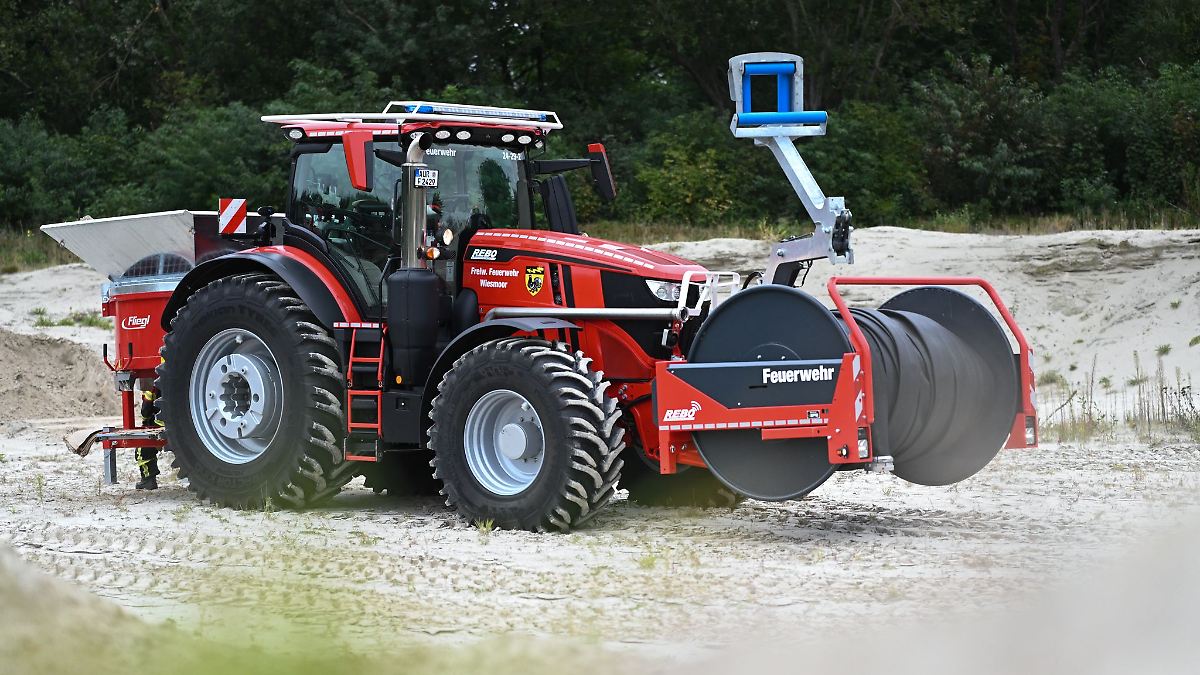 Niedersachsen & Bremen: Spielerei oder Supergerät: Was kann ein Feuerwehr-Trecker?