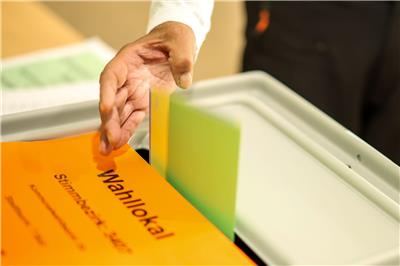Stimmzettel fehlt – Wahlteam besucht Bielefelder zu Hause
