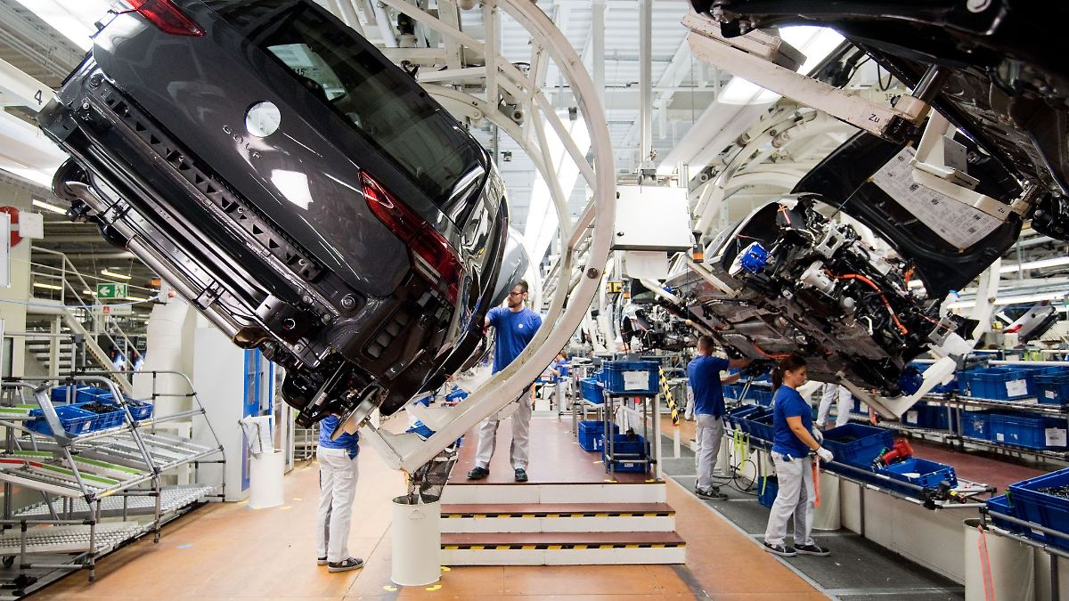 Niedersachsen & Bremen: Umfrage: Viele Industriebetriebe planen Stellenabbau