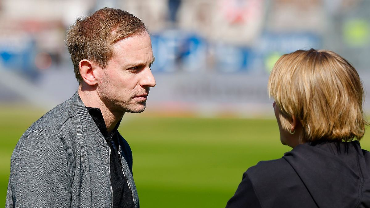Hamburg & Schleswig-Holstein: Fußball-Manager geht von Holstein Kiel zu Preußen Münster
