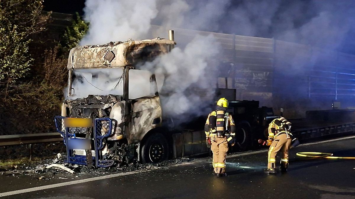 Niedersachsen & Bremen: Lkw-Brand sorgt für Vollsperrung auf der A28 bei Delmenhorst