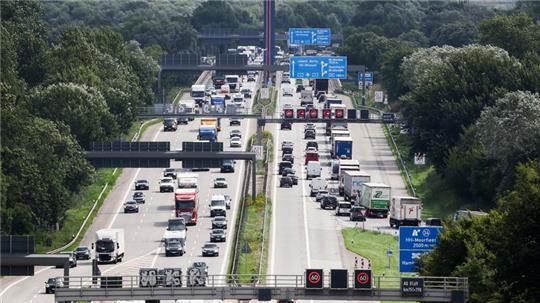 A1 in Hamburg bis Montagmorgen voll gesperrt