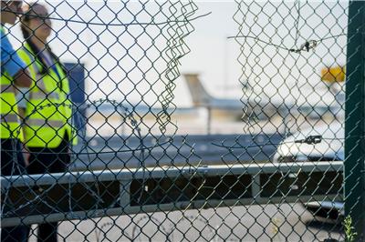 Klima-Aktivisten nach Flughafen-Blockade angeklagt