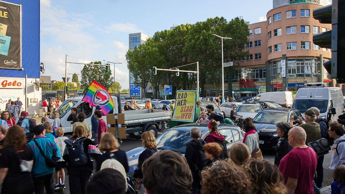 Berlin & Brandenburg: A100: Fußgänger demonstrieren gegen Bauabschnitt
