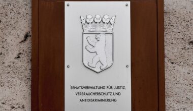 Berlin & Brandenburg: Gerichtsvollzieher werden mit Schutzwesten ausgerüstet