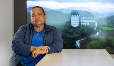 Hessen: Bedrohte Aktivistin aus Kolumbien in Wiesbaden geehrt