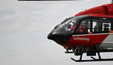 Berlin & Brandenburg: Kleintransporter kippt auf Seite - Verletzte