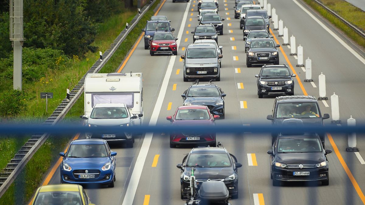 Niedersachsen & Bremen: Mann hält Predigt auf Autobahn-Standstreifen